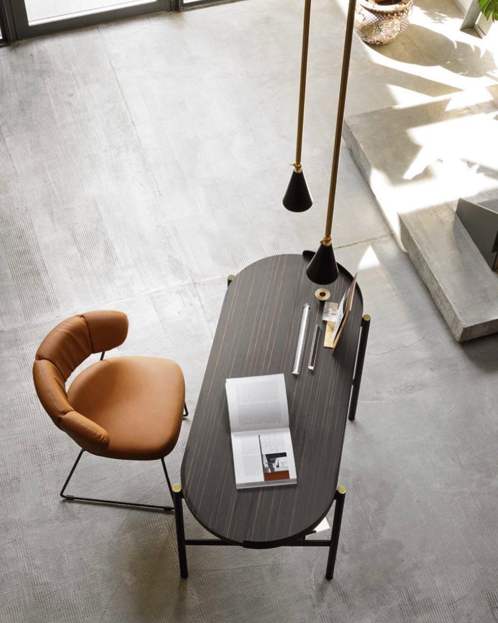 Madame Desk