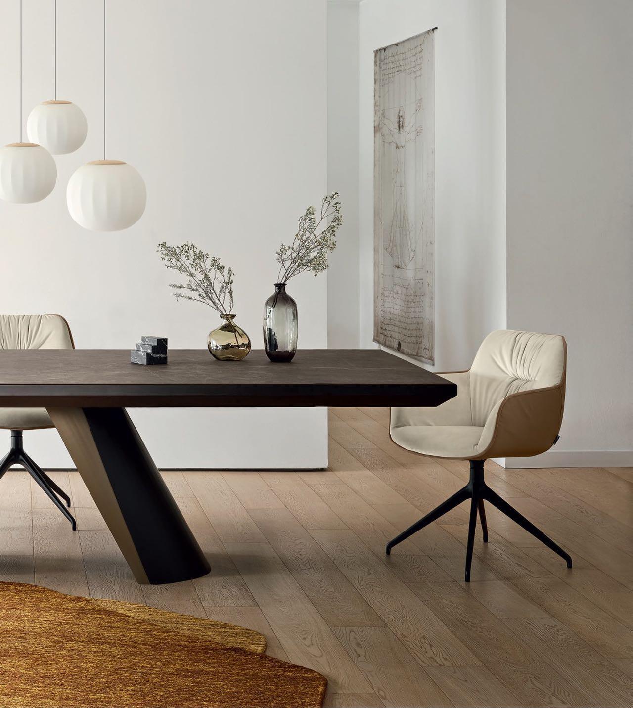 Apian Extendable Table